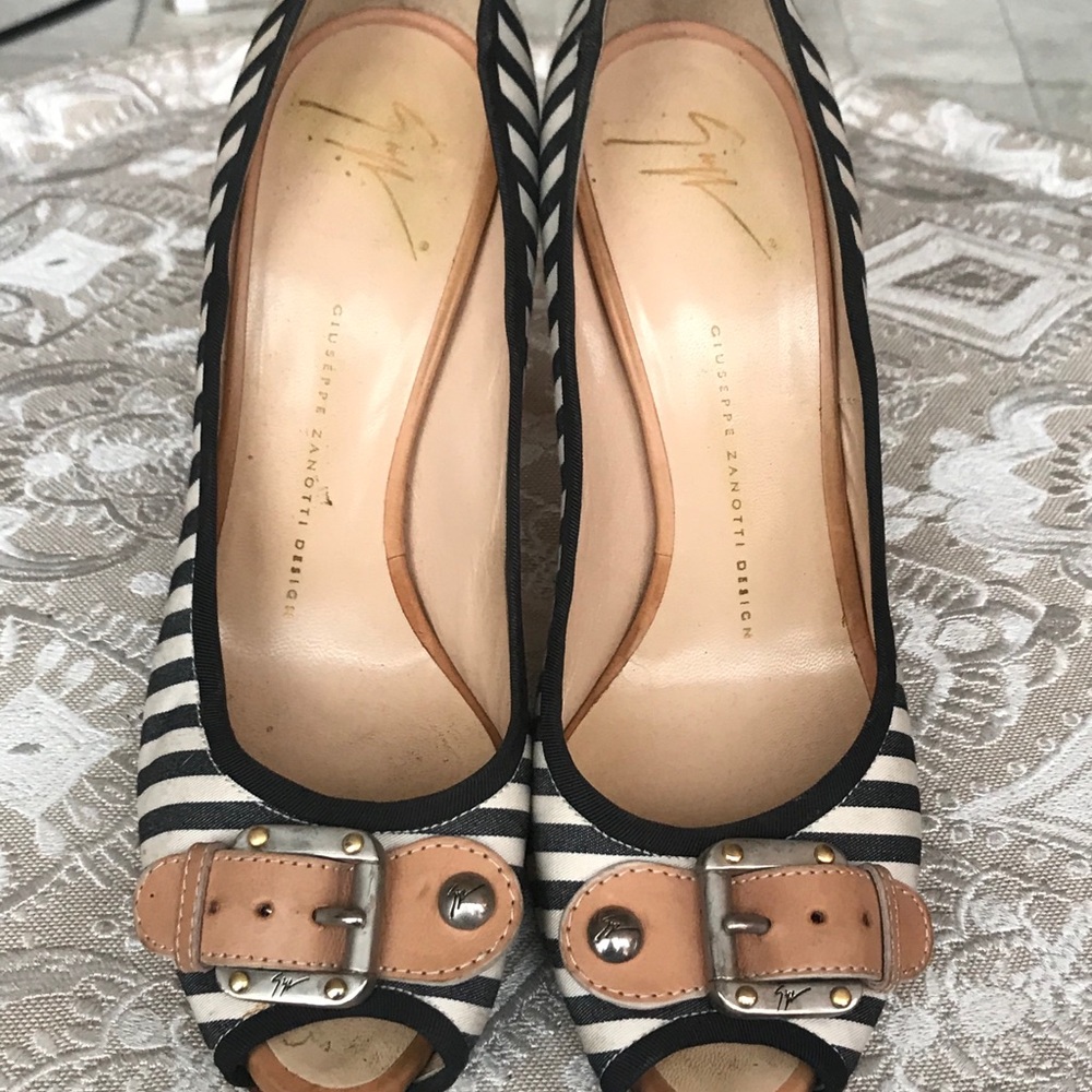 Giuseppe Zanotti 'Buckle-Embelished' Striped Pump